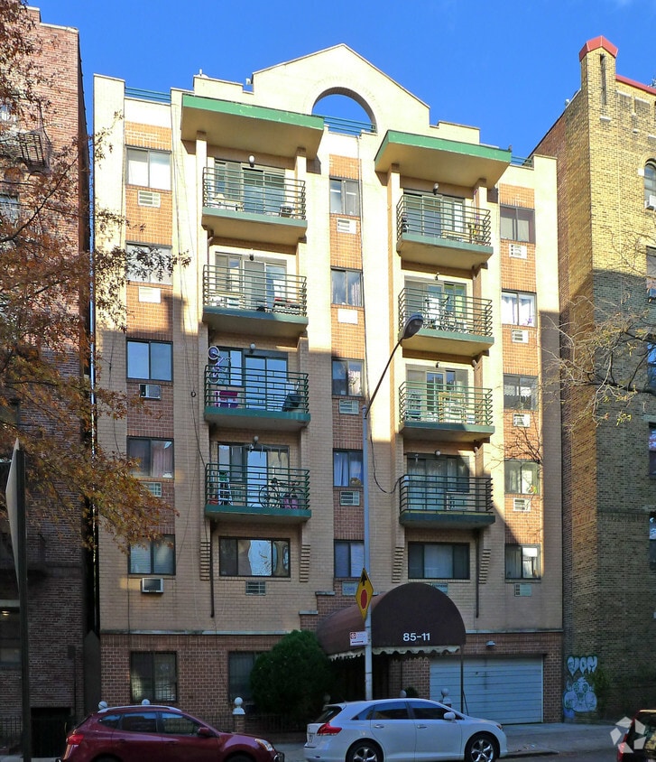 Primary Photo - 8511 Elmhurst Ave