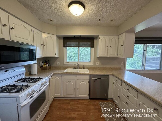 Foto del edificio - 1791 Ridgewood Dr