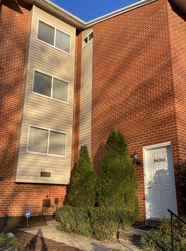 Front Entrance - 9430 Merryrest Rd