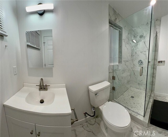 Foto del edificio - 18654 Runnymede St