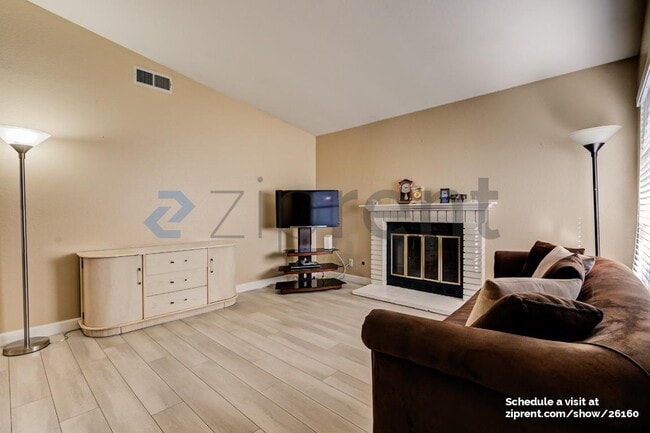 Building Photo - 67 Silkberry