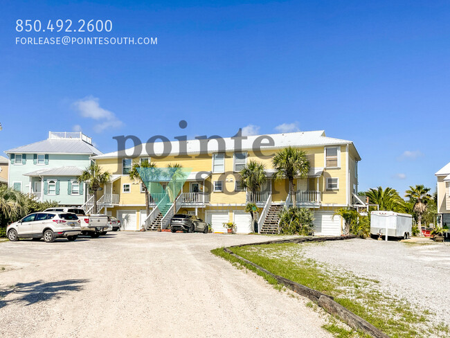 Foto del edificio - Waterfront 2BD/1.5BA with boat slip AND lift!