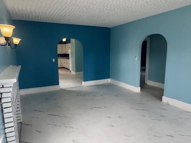 Building Photo - 61 York St