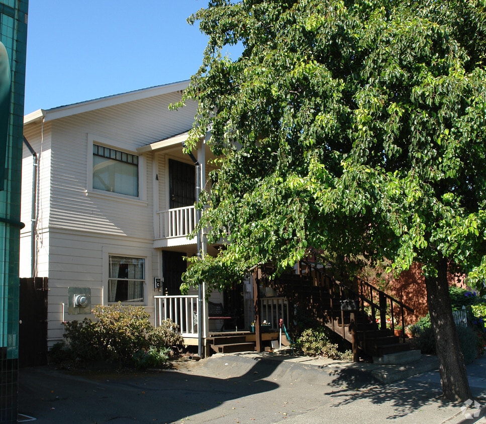 Building Photo - 727 Tennessee St