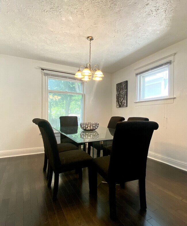 Comedor - 120 Lathrop St