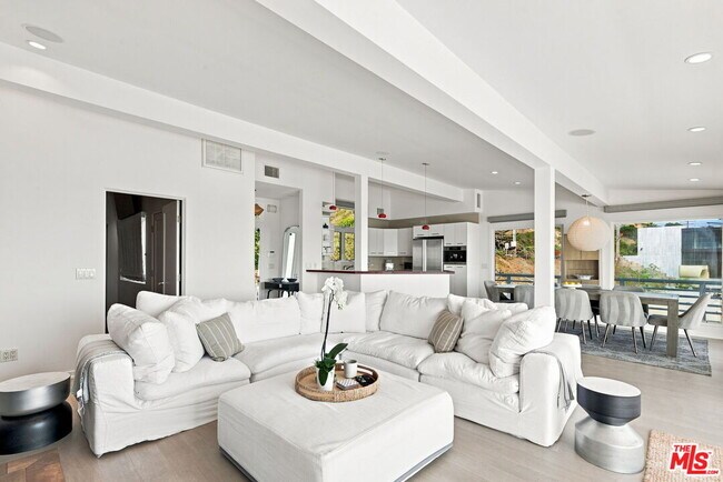 Foto del edificio - 24742 Malibu Rd