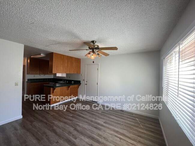 Building Photo - 571 Chablis Ct