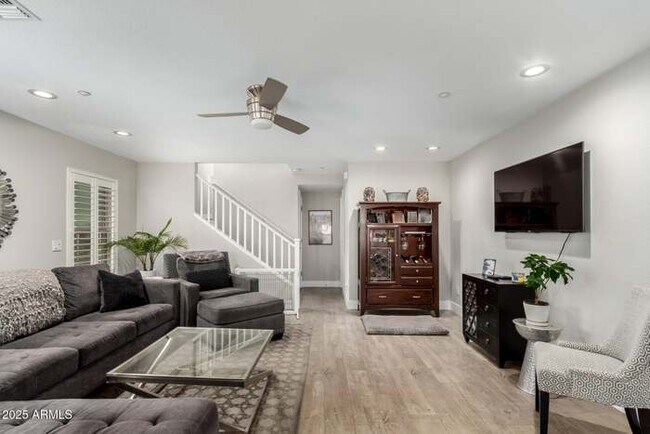 Foto del edificio - 7500 E Deer Valley Rd