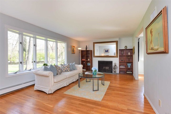 Building Photo - 2 Marseille Dr