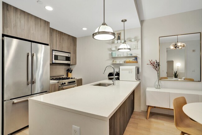 Building Photo - 160 1st St