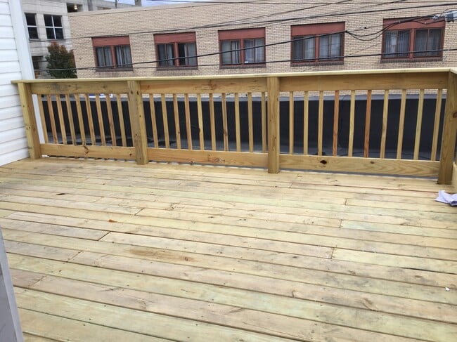 Building Photo - 277 Spruce St