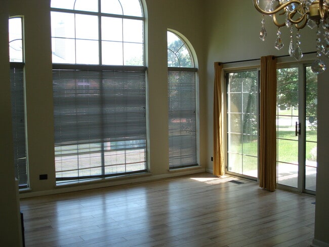 Foto del edificio - 906 W Happfield Dr