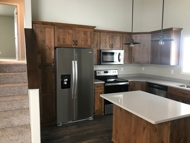 Building Photo - 3 Bed 3 Bath Single Family Home