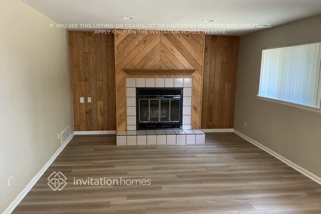 Building Photo - 1620 Apache Dr