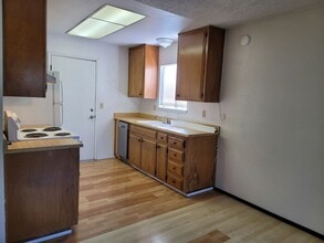 Building Photo - 1031 Fallbrook Dr