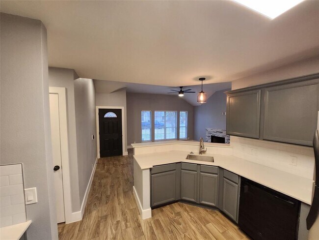 Building Photo - 201 Quail Cir