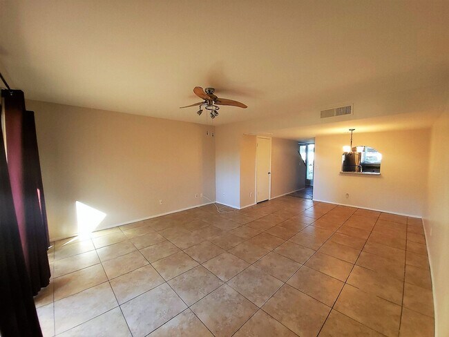 Building Photo - EXCELLENT TOWNHOME IN TEMPE!