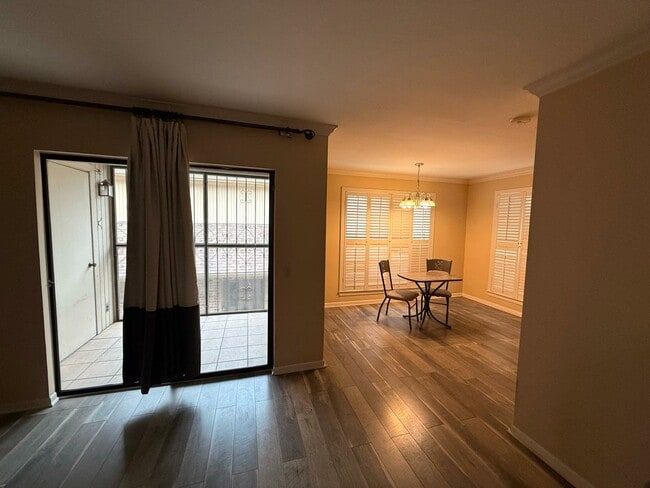 Building Photo - 7926 Broadway