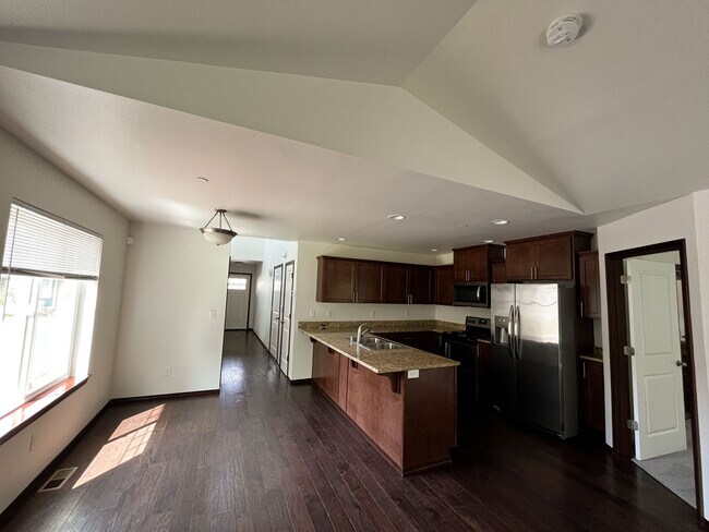 Building Photo - 703 Kodiak Ln
