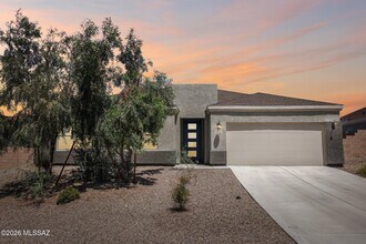 Building Photo - 670 W Lexington St