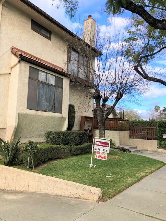 2501 W Grand Ave Unit 6, Alhambra, CA 91801 Condo for Rent in