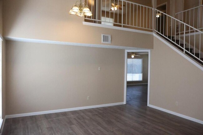 Building Photo - 2310 Doverglen Dr