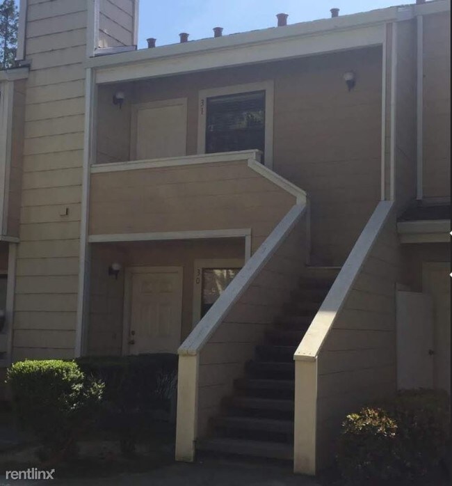 Building Photo - 1545 Pyrenees Ave