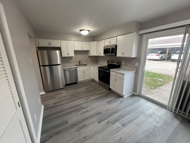 Building Photo - 1882 NW Washington Blvd