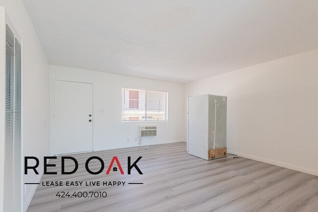 Foto del edificio - ~1 Month FREE + LOW DEPOSIT~ Charming, Sun...