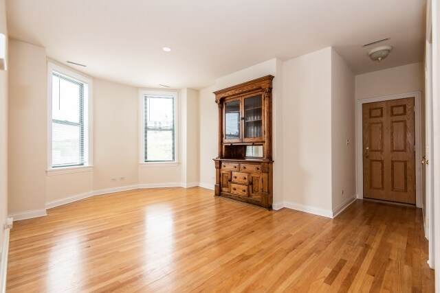 Building Photo - 3323 N Halsted St