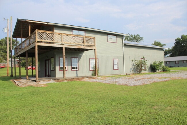 Building Photo - 1BD/1BA in Chickamauga - Water, trash, and...