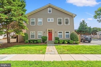 Building Photo - 409 E Raymond Ave