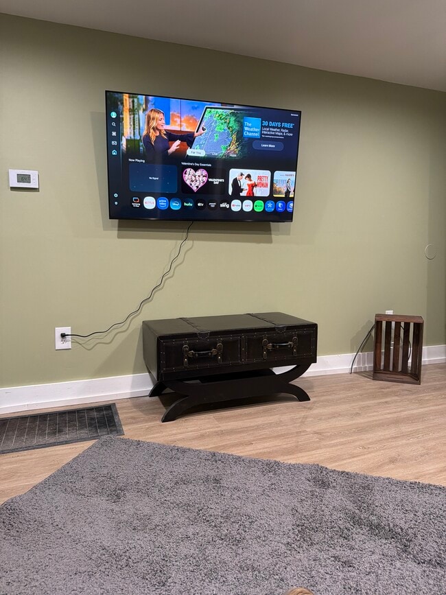 Building Photo - 305 W Main St