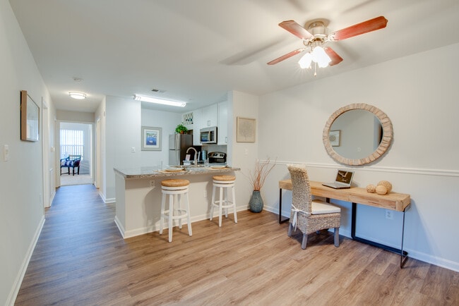 Building Photo - Runaway Bay