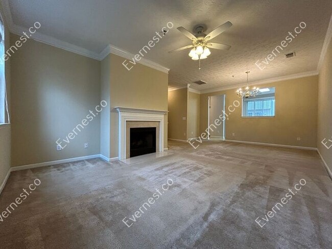 Building Photo - Bright 3-Bedroom Townhome with Ample Space...