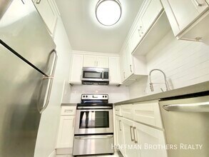 Building Photo - 2106 S Bentley Ave