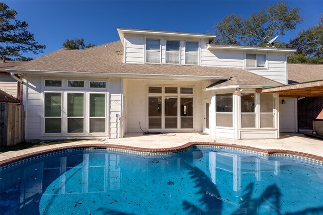 Foto del edificio - 15510 Misty Hollow Dr