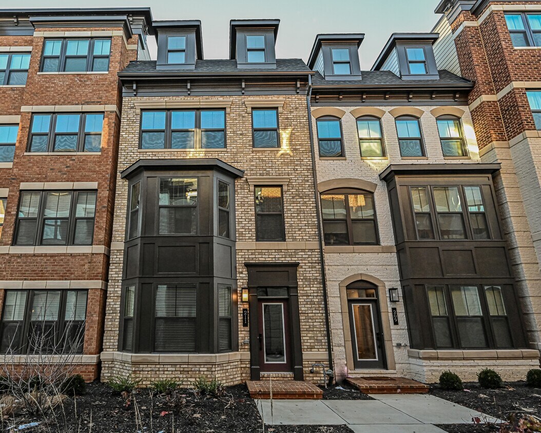 211 Market Sq NW, Vienna, VA 22180 Townhome Rentals in Vienna VA