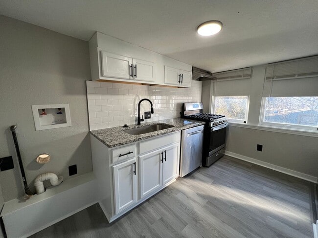 Foto del edificio - Lower-Level Duplex - 3 Bedrooms, 1 Bath