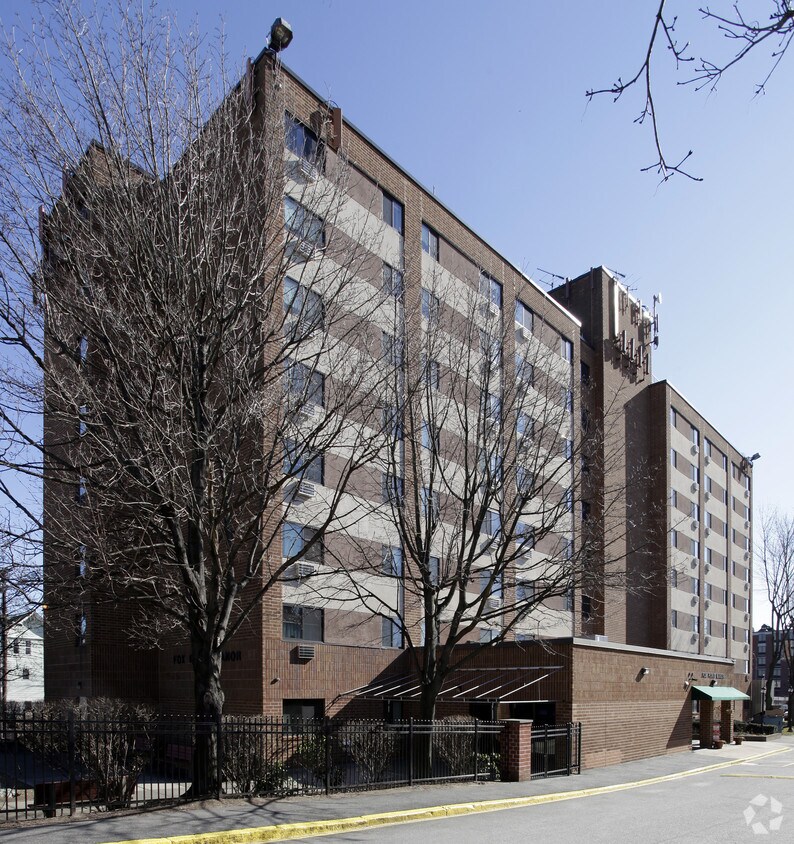 Fox Point Manor Apartments in Providence, RI