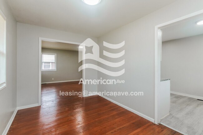 Building Photo - 3950 N Irvington Ave