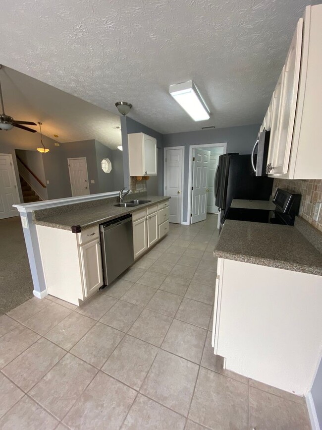 Building Photo - Spacious 4-Bedroom  home for Rent in Fairb...