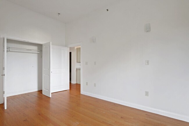 Foto del edificio - #829 Queen room in Roxbury 4-bed / 2.0-ba