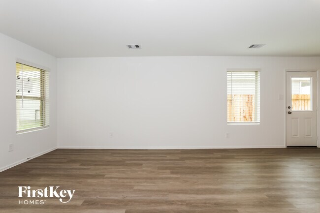 Foto del edificio - 423 Jewett Meadow Dr