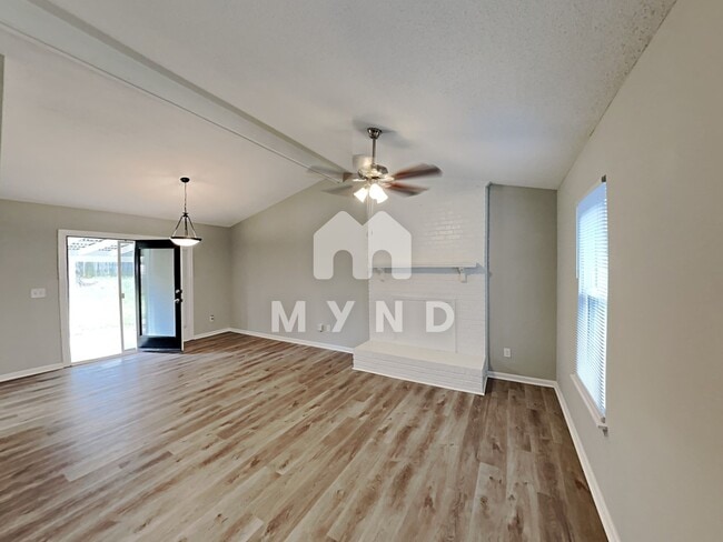 Building Photo - 6202 Blue Jay Ln