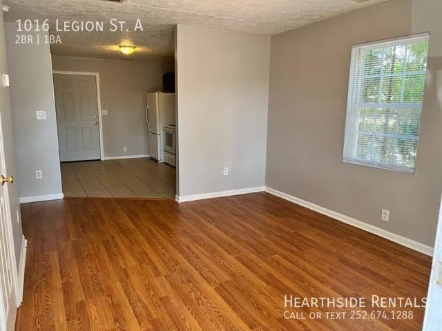 Foto del edificio - "Charming 2-Bedroom Apartment in Prime Gre...