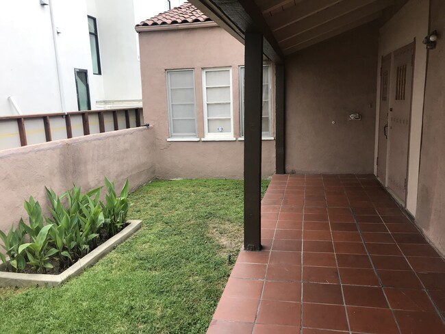Foto del edificio - 8456 W 4th St