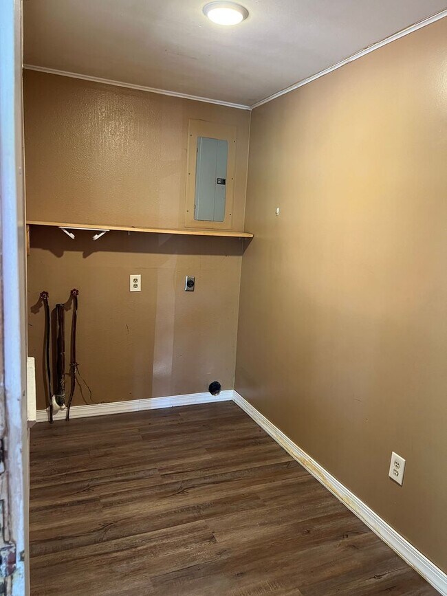 Building Photo - 1201 N 45th St