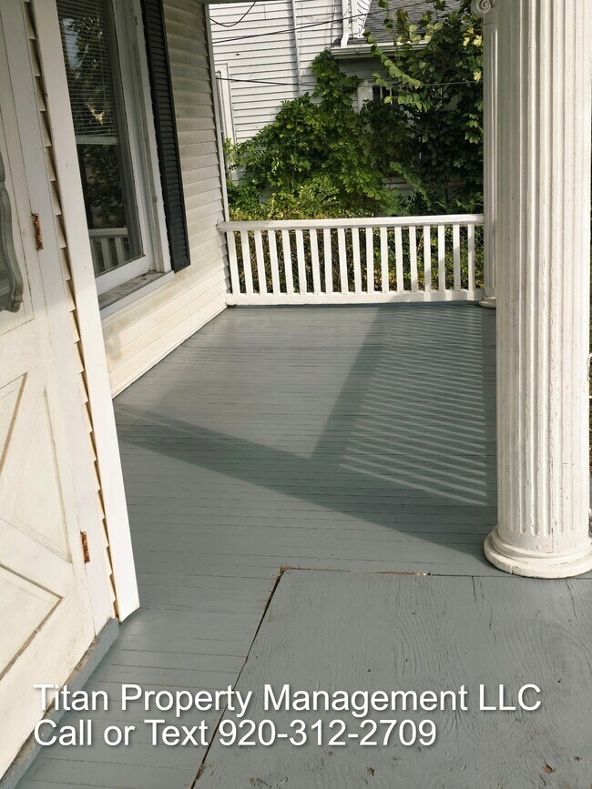 Foto del edificio - 712 Merritt Ave