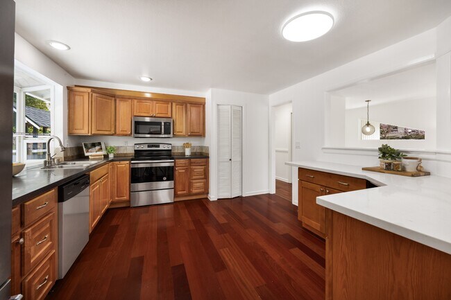 Foto del edificio - 5235 Highland Dr